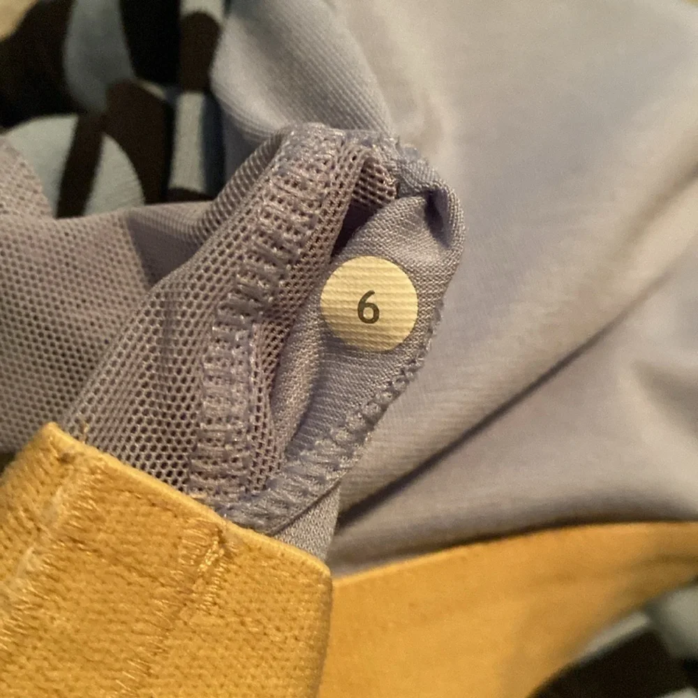 Lululemon workout tank size small 4 (tag says 6) - Picture 9 of 9